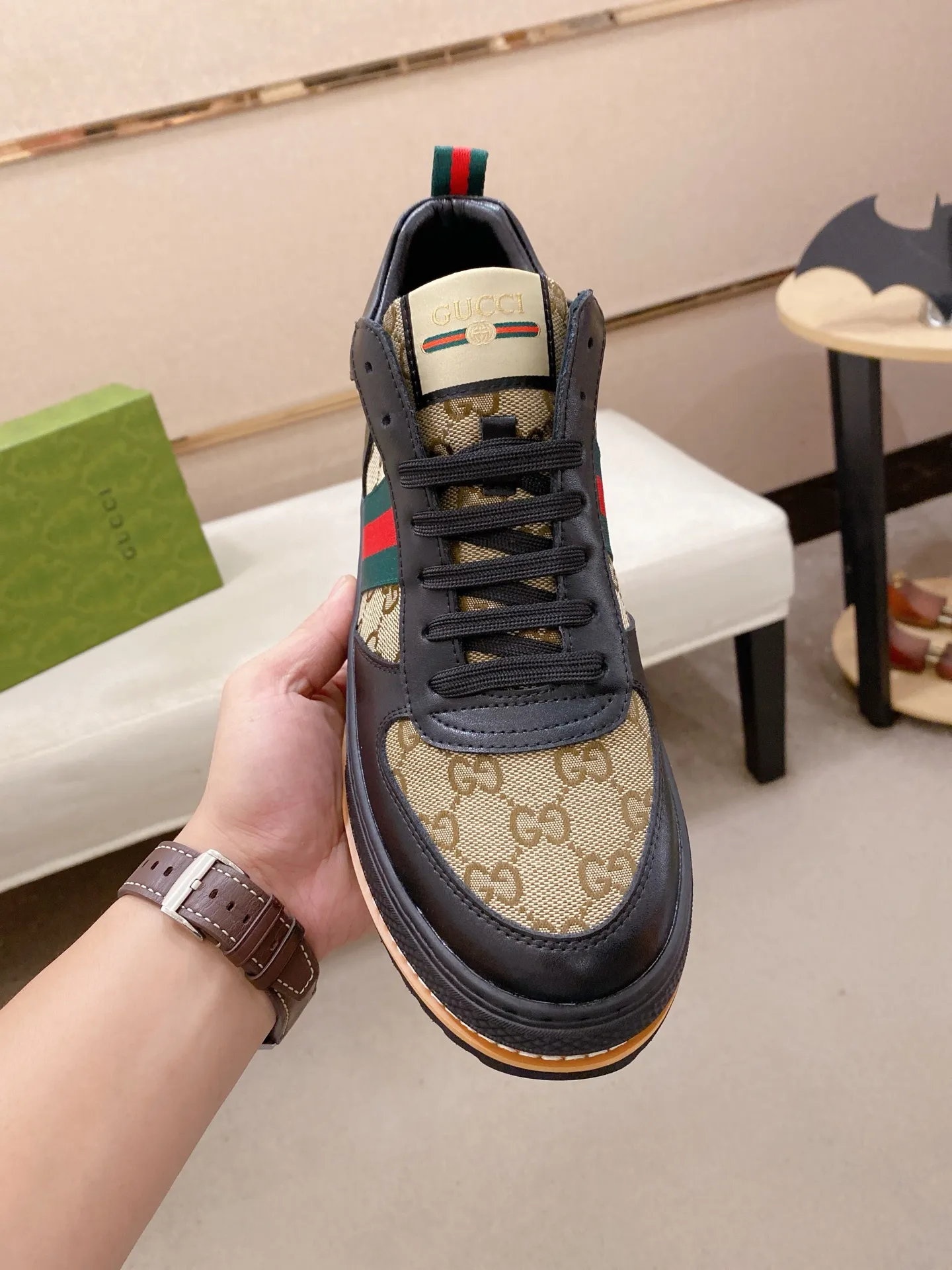 Men's shoes 💰 440 💰 High-quality new high-top GUCCI counters are on the market at the same time. The new men's shoes, 😘fabrics are selected imported cowhide, lining: sheepskin lining. 👍🏿 High-end ☄️ air-cushion molded anti-slip rubber outsole, exquisite lines, simple and elegant, comfortable and high-end for leisure travel. Code number: 38 to 44 (45 can be customized and cannot be returned or exchanged)